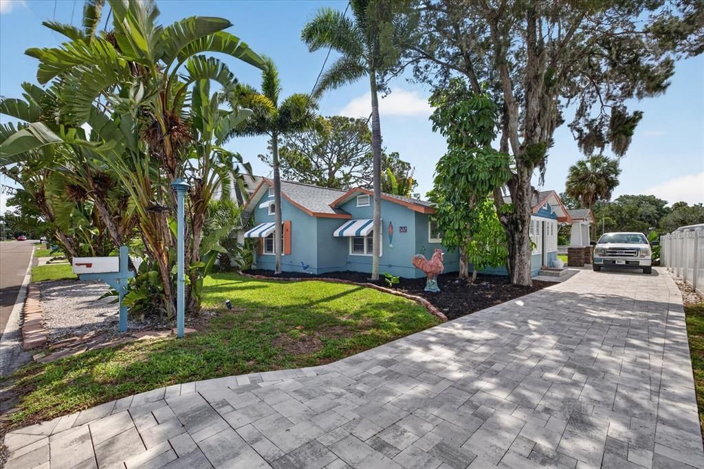 For Sale: $550,000 (2 beds, 2 baths, 1156 Square Feet)