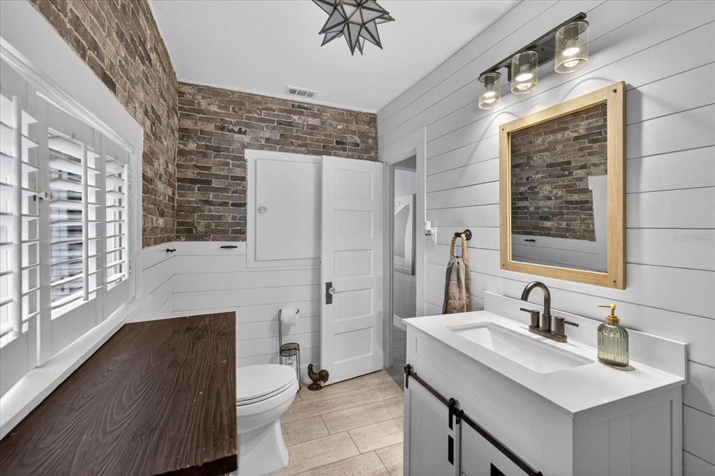 For Sale: $550,000 (2 beds, 2 baths, 1156 Square Feet)