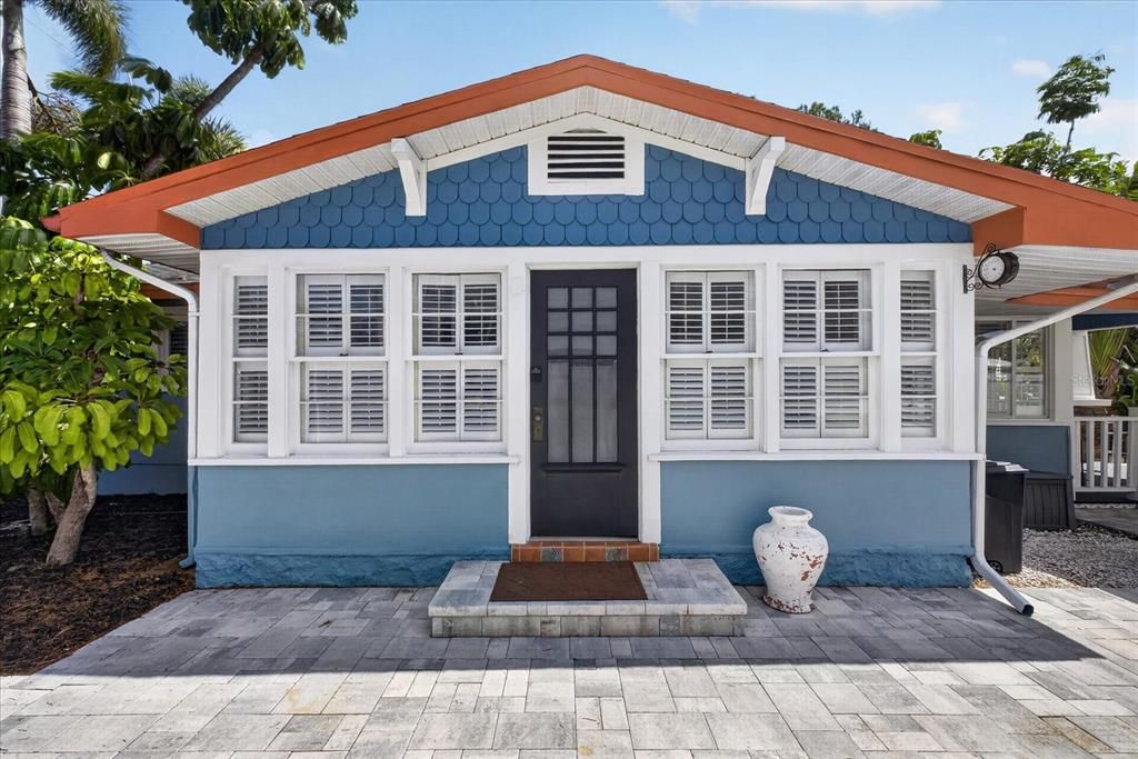 For Sale: $550,000 (2 beds, 2 baths, 1156 Square Feet)