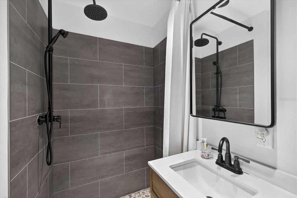 For Sale: $550,000 (2 beds, 2 baths, 1156 Square Feet)