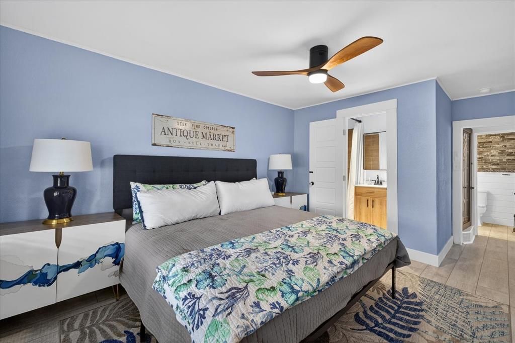 For Sale: $550,000 (2 beds, 2 baths, 1156 Square Feet)