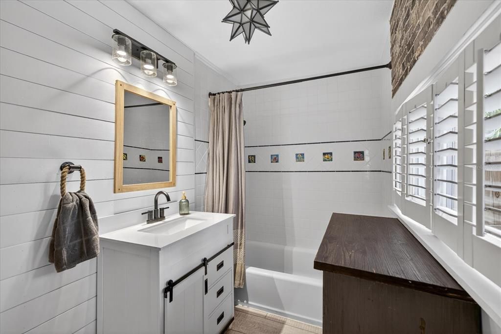 For Sale: $550,000 (2 beds, 2 baths, 1156 Square Feet)