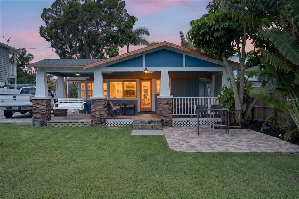 For Sale: $550,000 (2 beds, 2 baths, 1156 Square Feet)