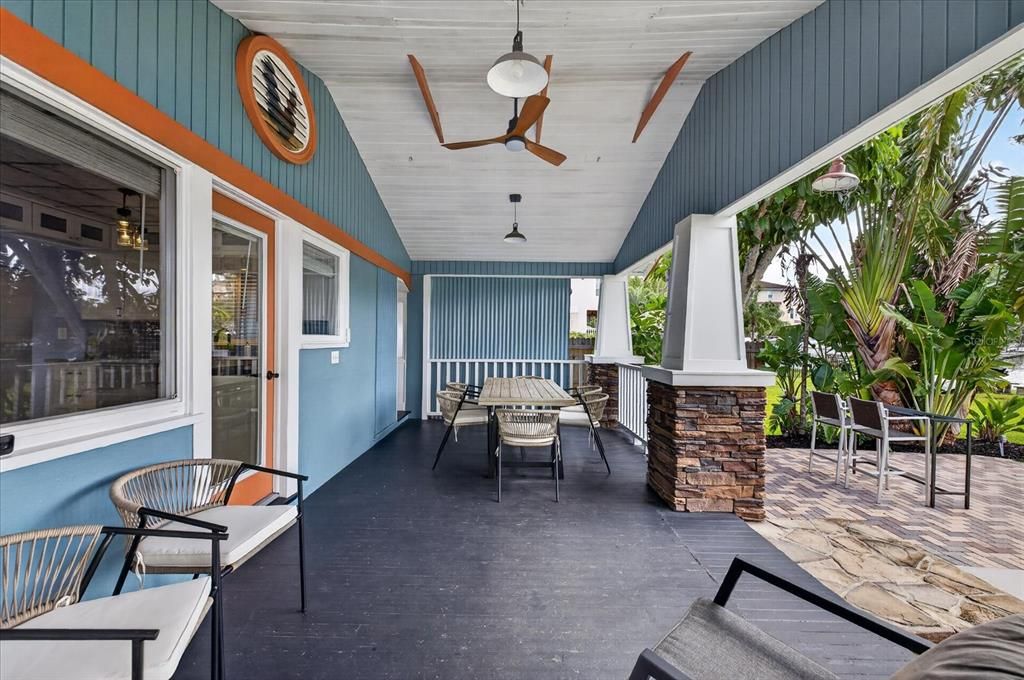 For Sale: $550,000 (2 beds, 2 baths, 1156 Square Feet)