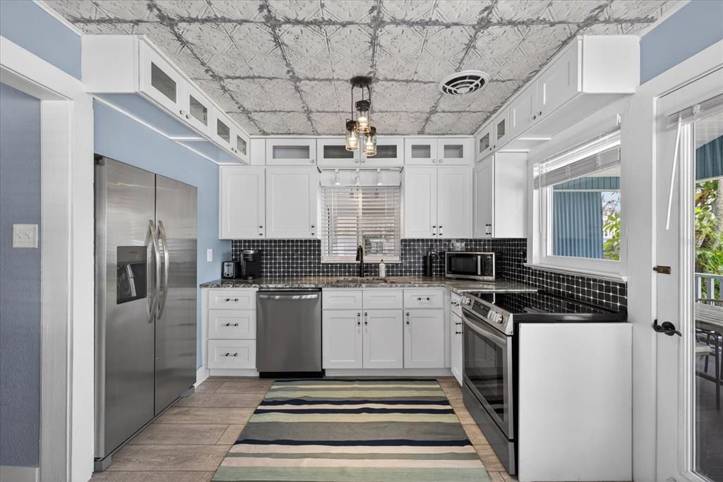 For Sale: $550,000 (2 beds, 2 baths, 1156 Square Feet)