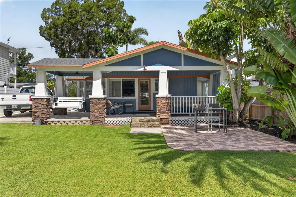 For Sale: $550,000 (2 beds, 2 baths, 1156 Square Feet)