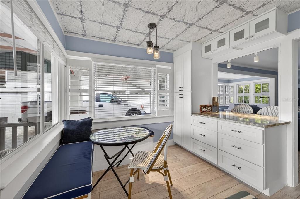 For Sale: $550,000 (2 beds, 2 baths, 1156 Square Feet)