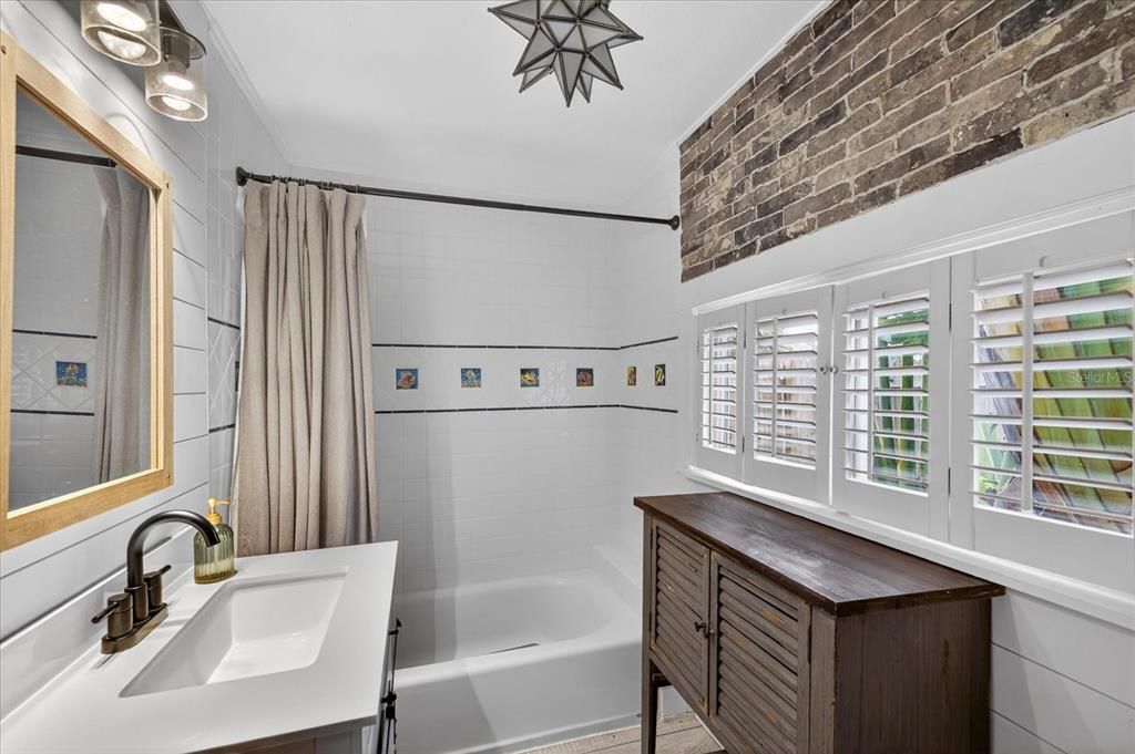 For Sale: $550,000 (2 beds, 2 baths, 1156 Square Feet)