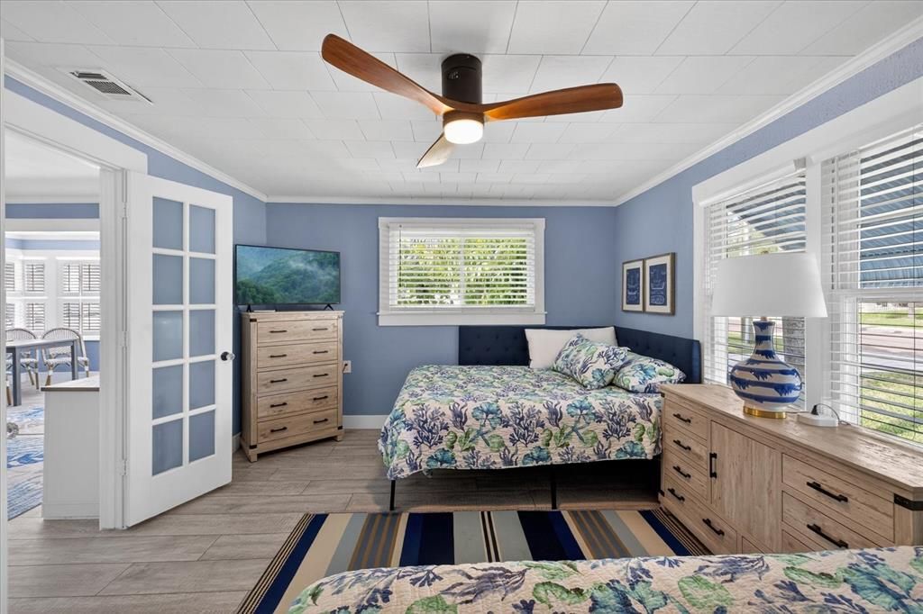 For Sale: $550,000 (2 beds, 2 baths, 1156 Square Feet)