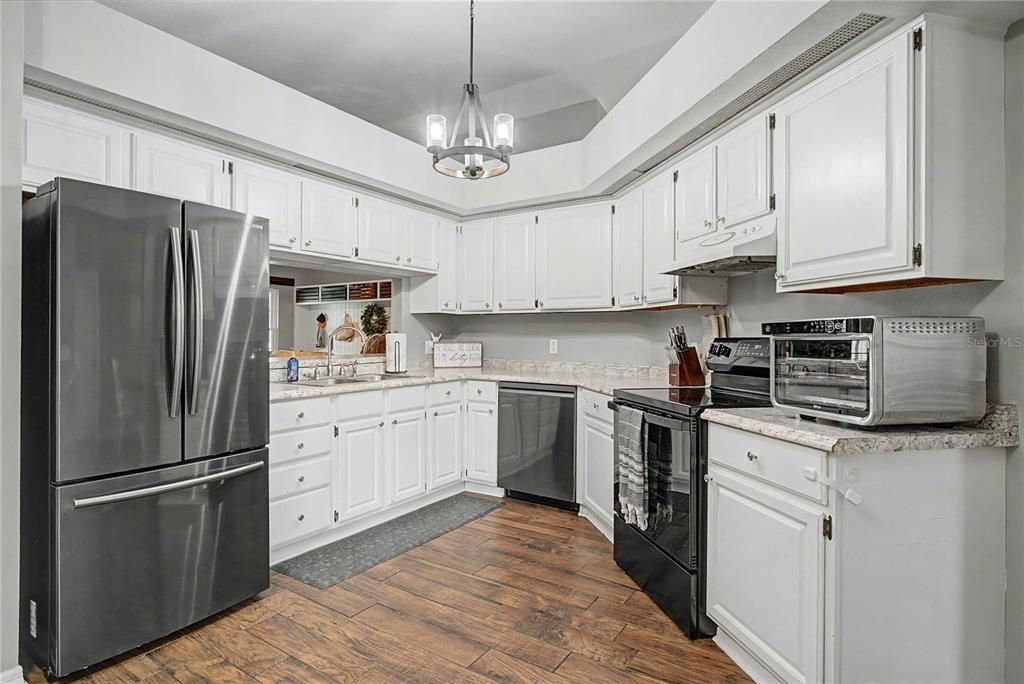 For Sale: $550,000 (4 beds, 2 baths, 2275 Square Feet)
