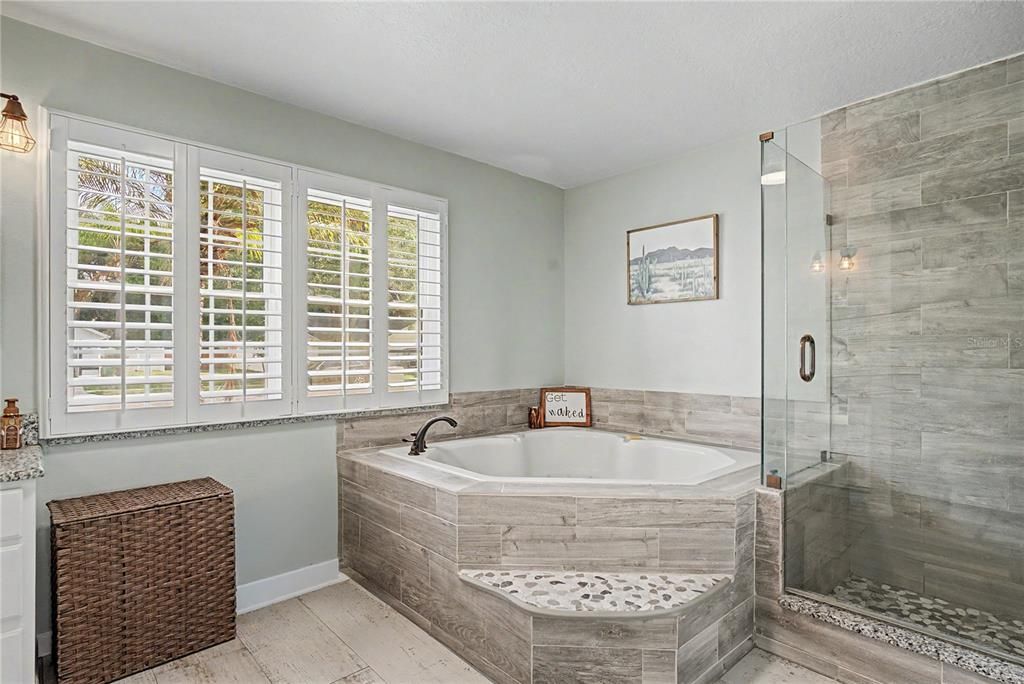 For Sale: $550,000 (4 beds, 2 baths, 2275 Square Feet)