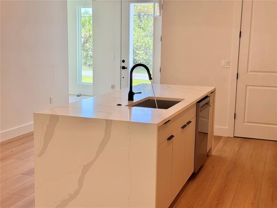 En Venta: $359,990 (3 camas, 2 baños, 1588 Pies cuadrados)