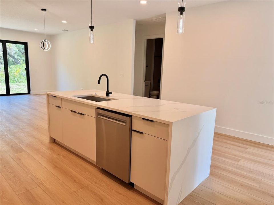 En Venta: $359,990 (3 camas, 2 baños, 1588 Pies cuadrados)