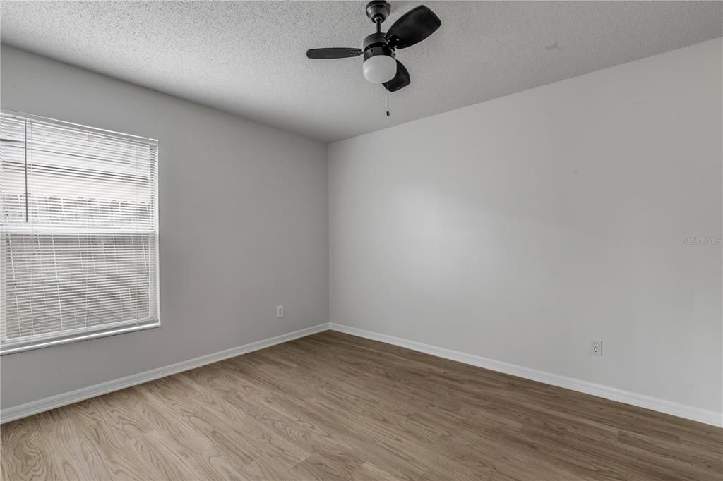 For Sale: $285,000 (3 beds, 2 baths, 1182 Square Feet)