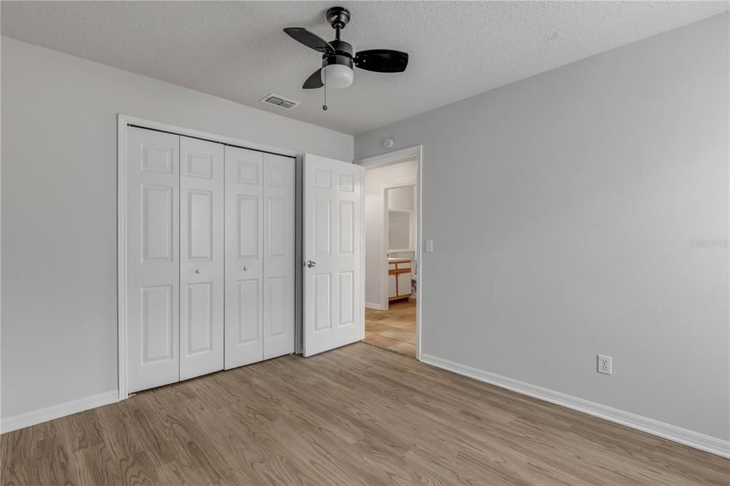 For Sale: $285,000 (3 beds, 2 baths, 1182 Square Feet)