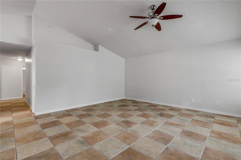 For Sale: $285,000 (3 beds, 2 baths, 1182 Square Feet)