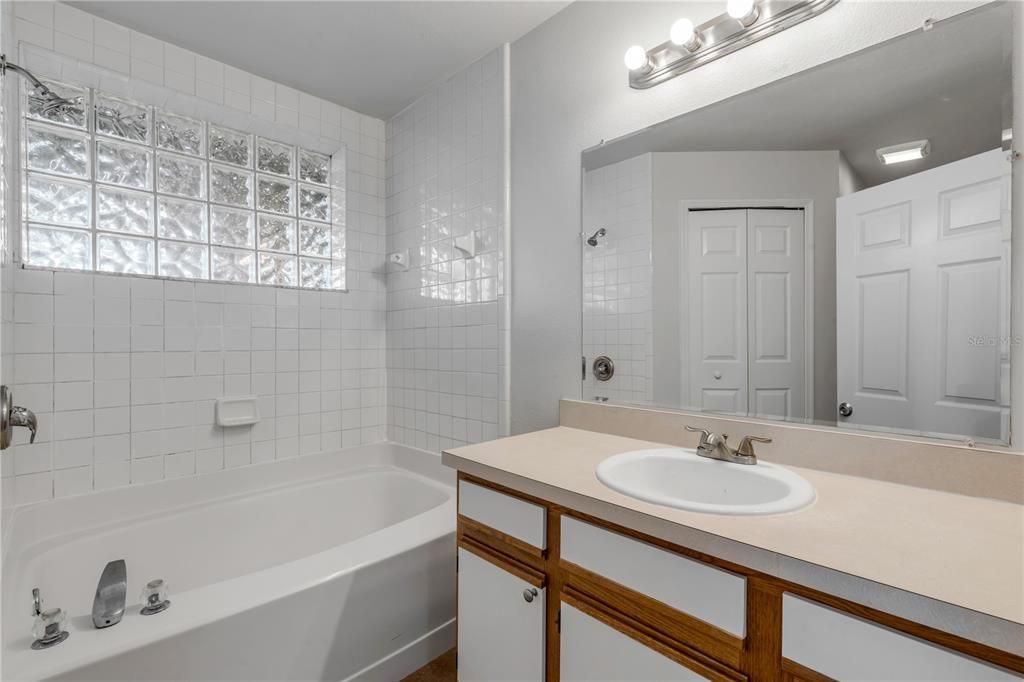 For Sale: $285,000 (3 beds, 2 baths, 1182 Square Feet)