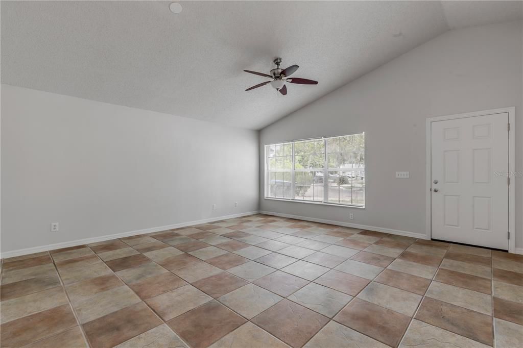 For Sale: $285,000 (3 beds, 2 baths, 1182 Square Feet)