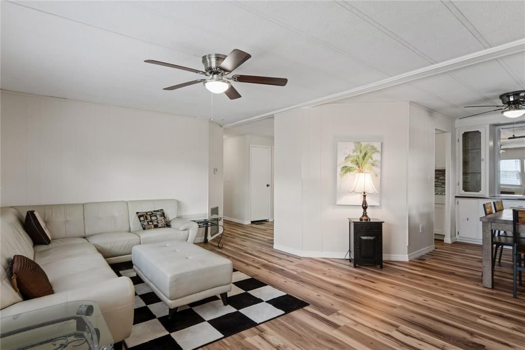 For Sale: $135,000 (2 beds, 2 baths, 960 Square Feet)