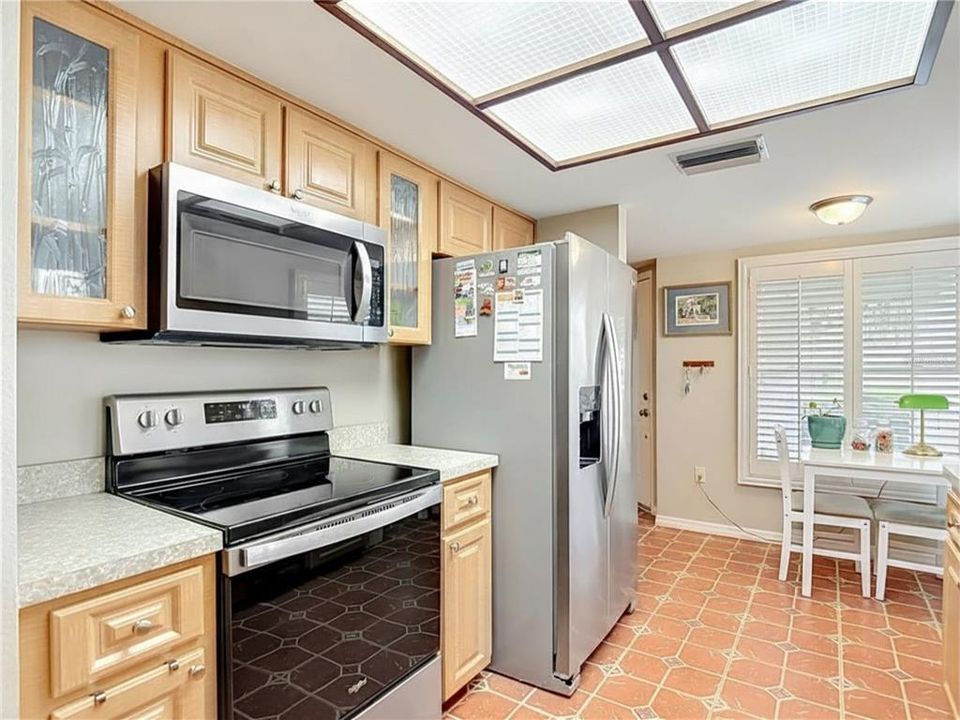 На продажу: $159,500 (2 спален, 2 ванн, 1152 Квадратных фут)