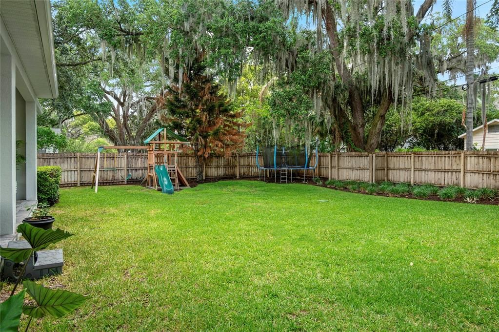 En Venta: $1,250,000 (4 camas, 3 baños, 2904 Pies cuadrados)