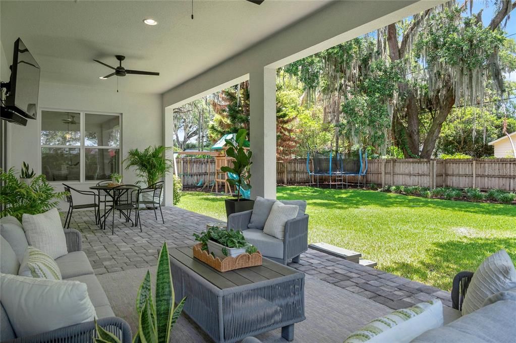 En Venta: $1,250,000 (4 camas, 3 baños, 2904 Pies cuadrados)