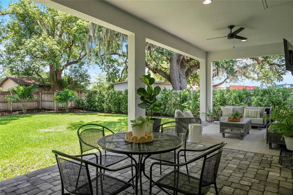 En Venta: $1,250,000 (4 camas, 3 baños, 2904 Pies cuadrados)