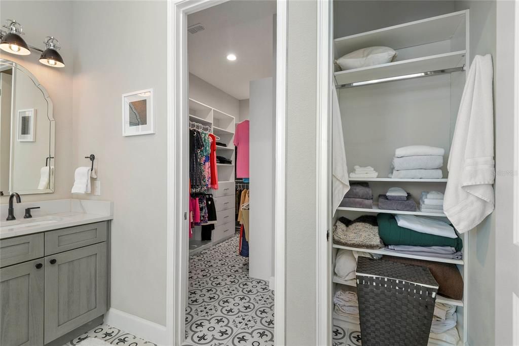 En Venta: $1,250,000 (4 camas, 3 baños, 2904 Pies cuadrados)