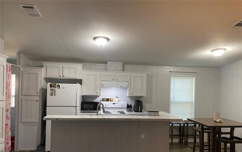For Sale: $285,000 (3 beds, 2 baths, 1166 Square Feet)
