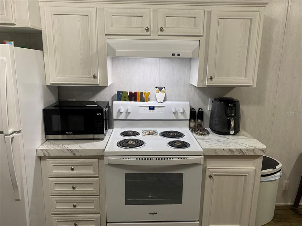 For Sale: $285,000 (3 beds, 2 baths, 1166 Square Feet)