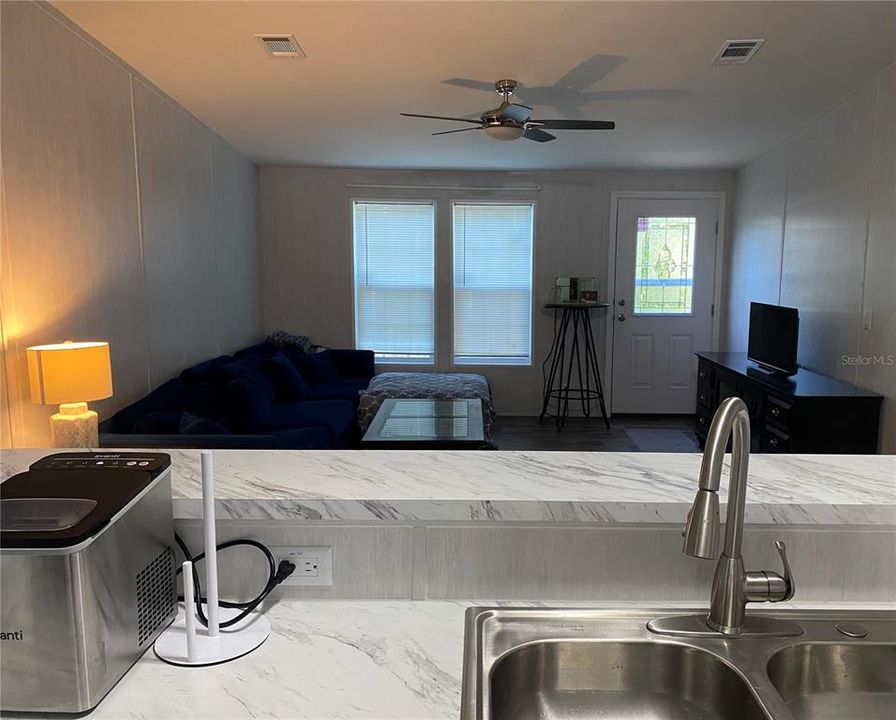 For Sale: $285,000 (3 beds, 2 baths, 1166 Square Feet)