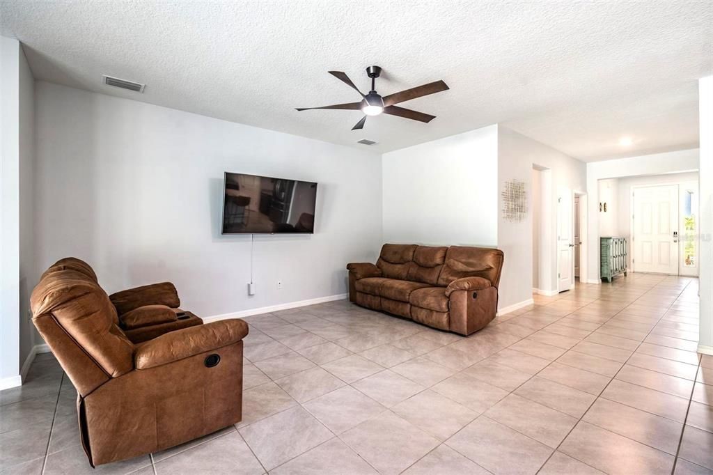 For Sale: $339,900 (4 beds, 2 baths, 2035 Square Feet)