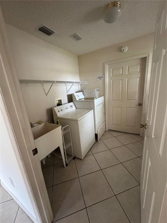 En Venta: $359,000 (3 camas, 2 baños, 1840 Pies cuadrados)