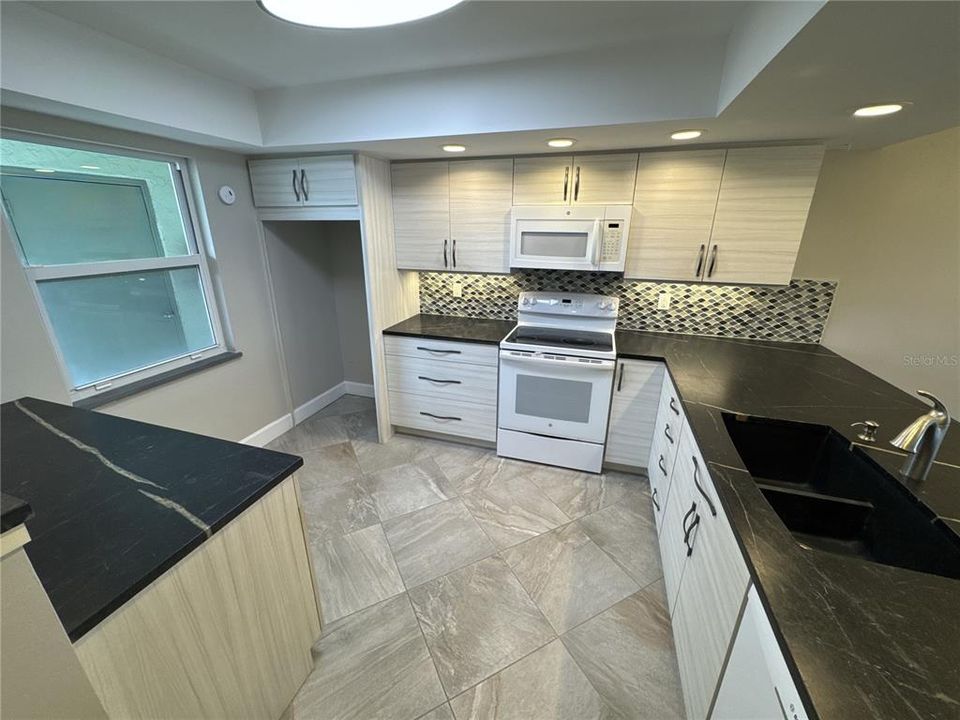 En Venta: $235,000 (2 camas, 2 baños, 1089 Pies cuadrados)