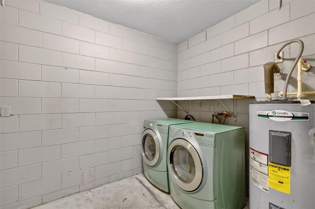 For Sale: $260,000 (3 beds, 2 baths, 1044 Square Feet)