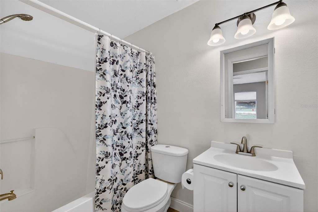 For Sale: $260,000 (3 beds, 2 baths, 1044 Square Feet)