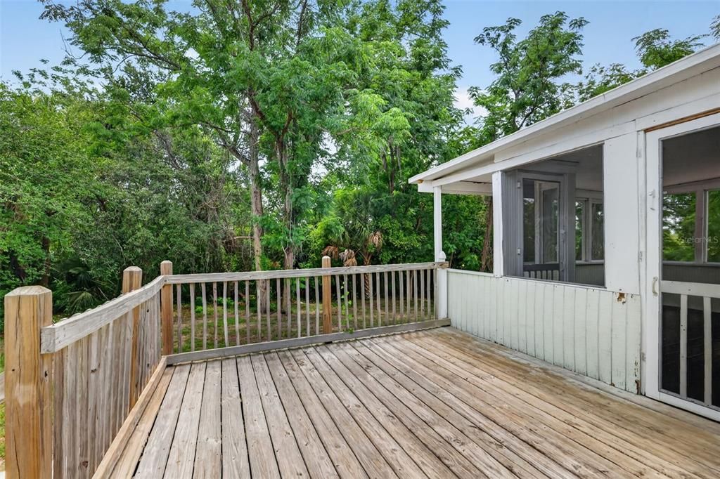 For Sale: $260,000 (3 beds, 2 baths, 1044 Square Feet)