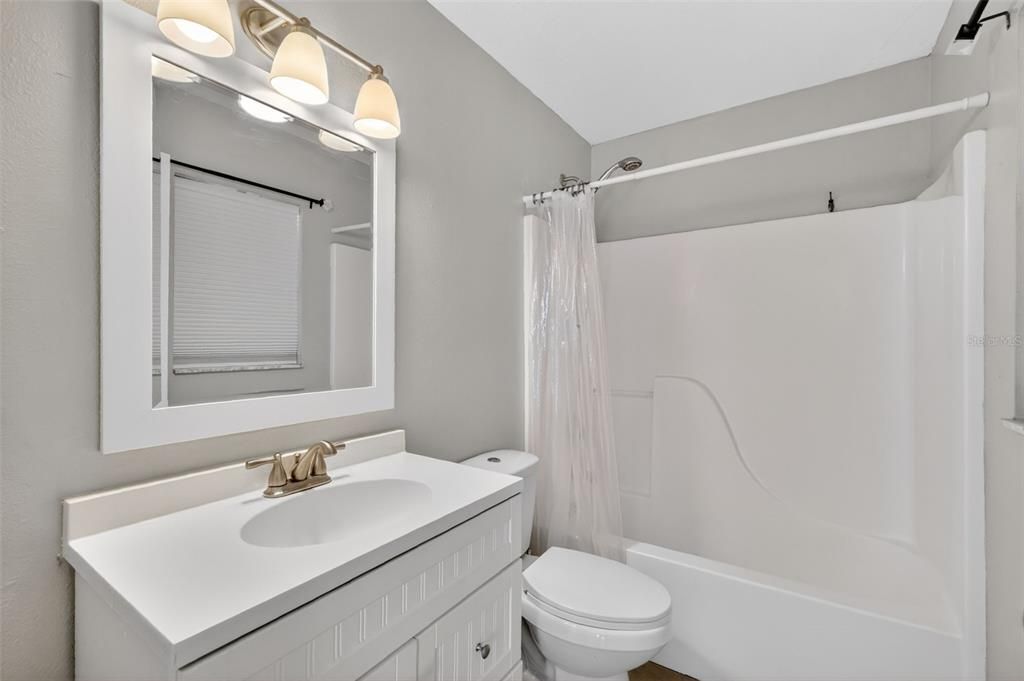 For Sale: $260,000 (3 beds, 2 baths, 1044 Square Feet)