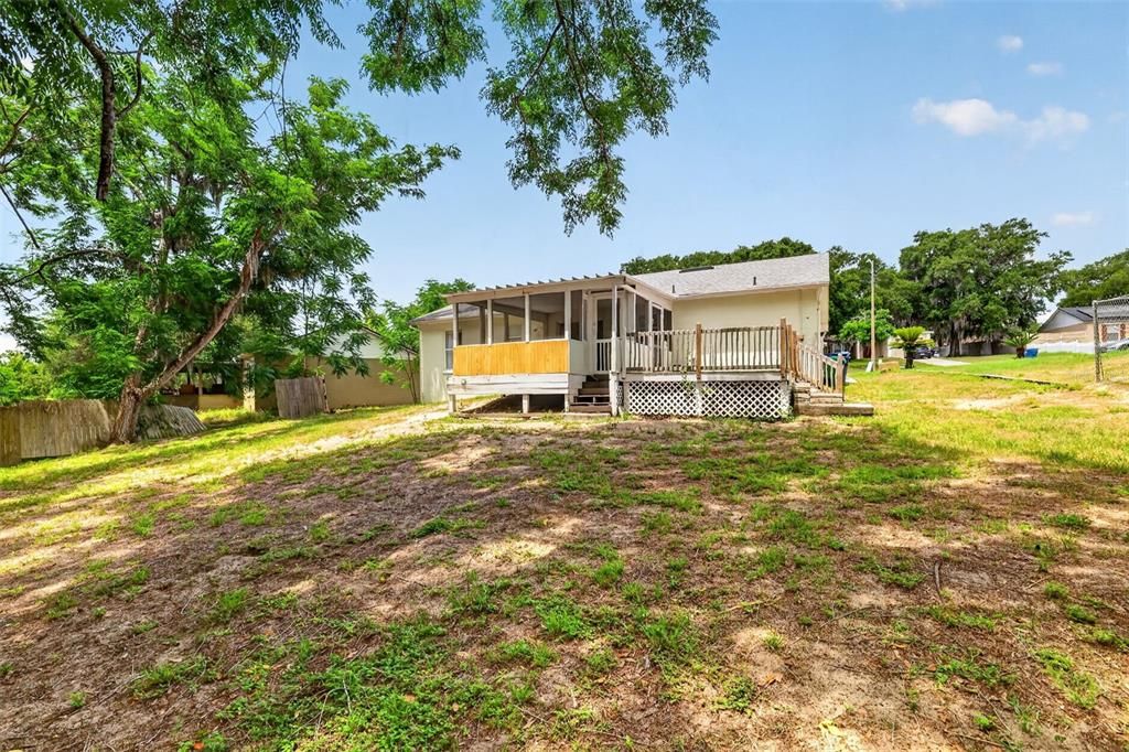For Sale: $260,000 (3 beds, 2 baths, 1044 Square Feet)