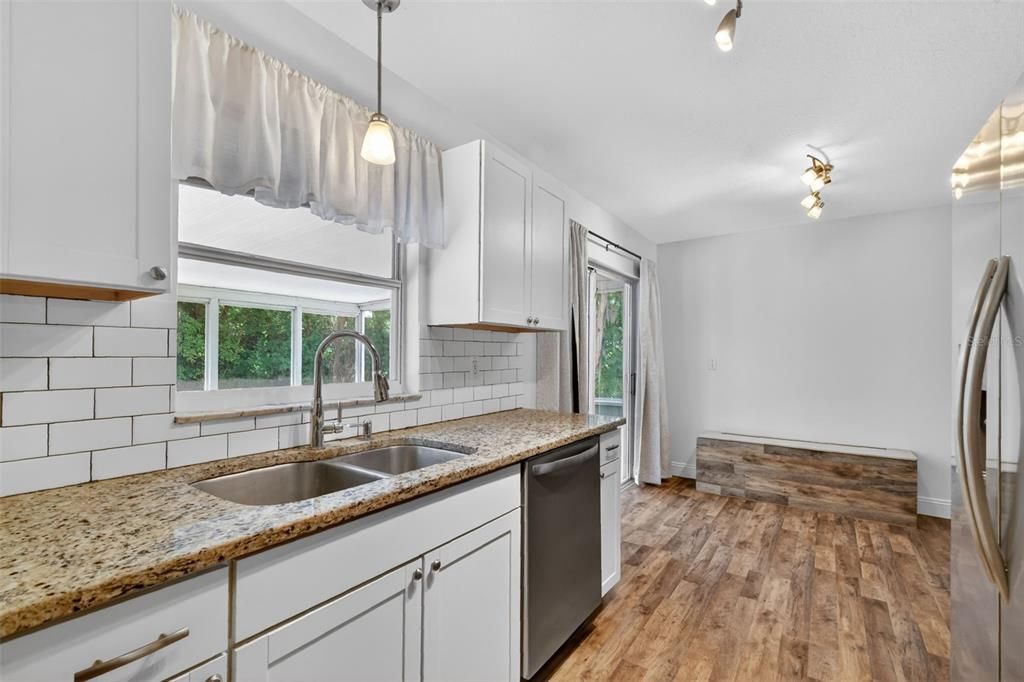For Sale: $260,000 (3 beds, 2 baths, 1044 Square Feet)