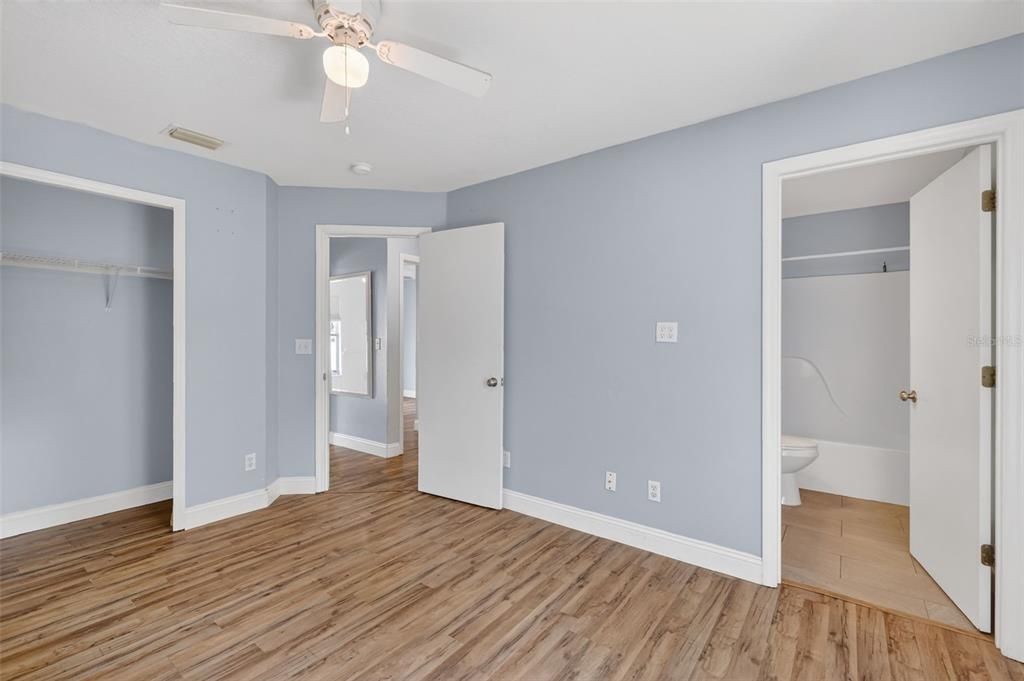 For Sale: $260,000 (3 beds, 2 baths, 1044 Square Feet)