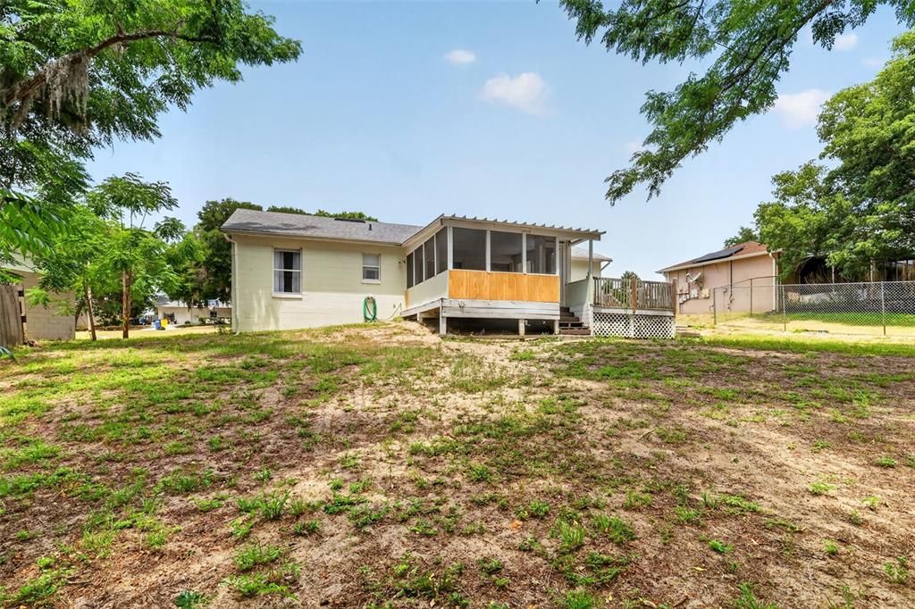 For Sale: $260,000 (3 beds, 2 baths, 1044 Square Feet)