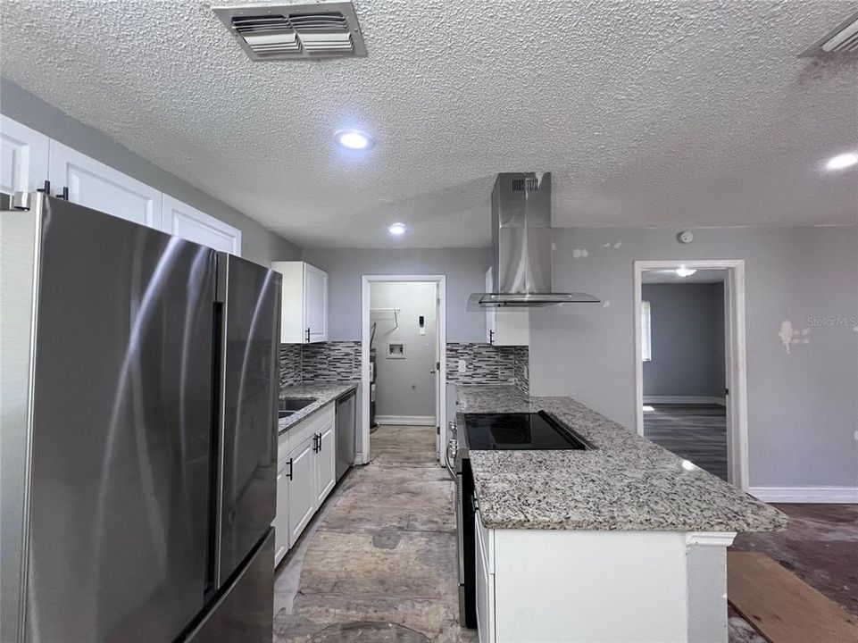 Под контрактом: $189,900 (3 спален, 2 ванн, 1152 Квадратных фут)