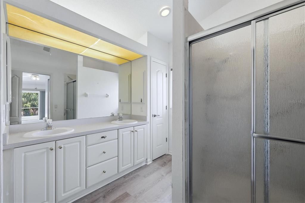 Activo con contrato: $329,900 (3 camas, 2 baños, 1652 Pies cuadrados)
