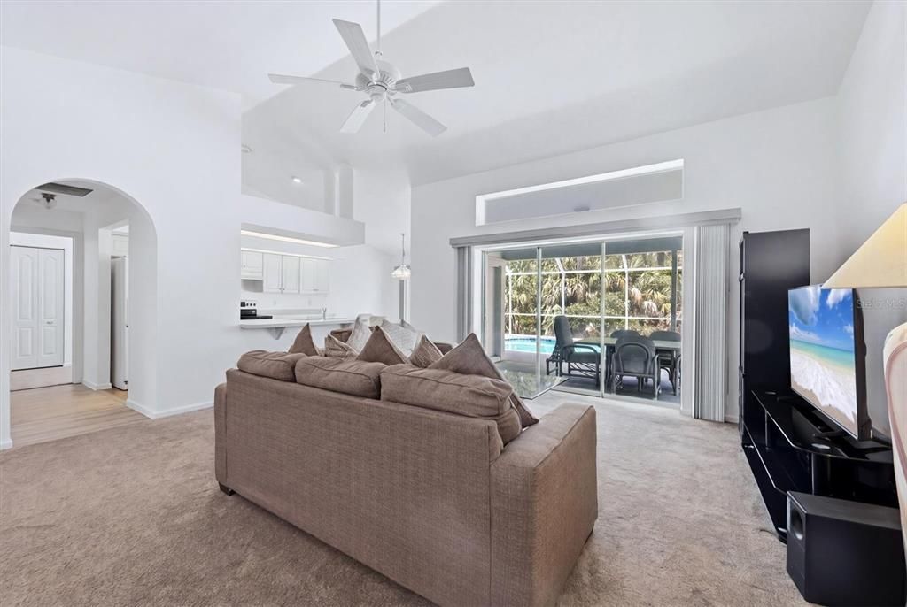 Activo con contrato: $329,900 (3 camas, 2 baños, 1652 Pies cuadrados)
