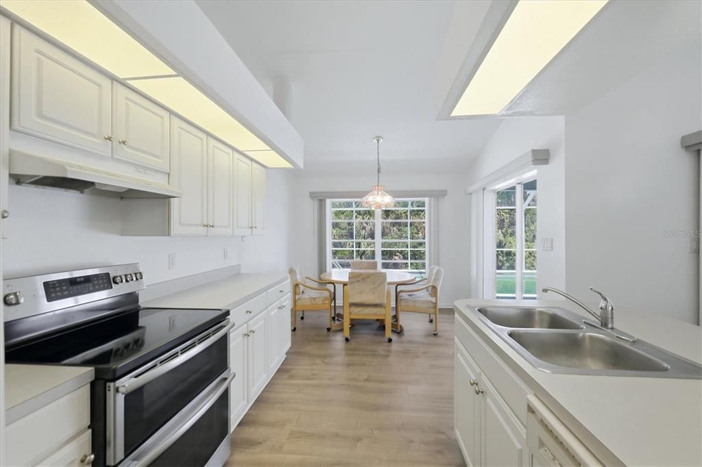 Activo con contrato: $329,900 (3 camas, 2 baños, 1652 Pies cuadrados)