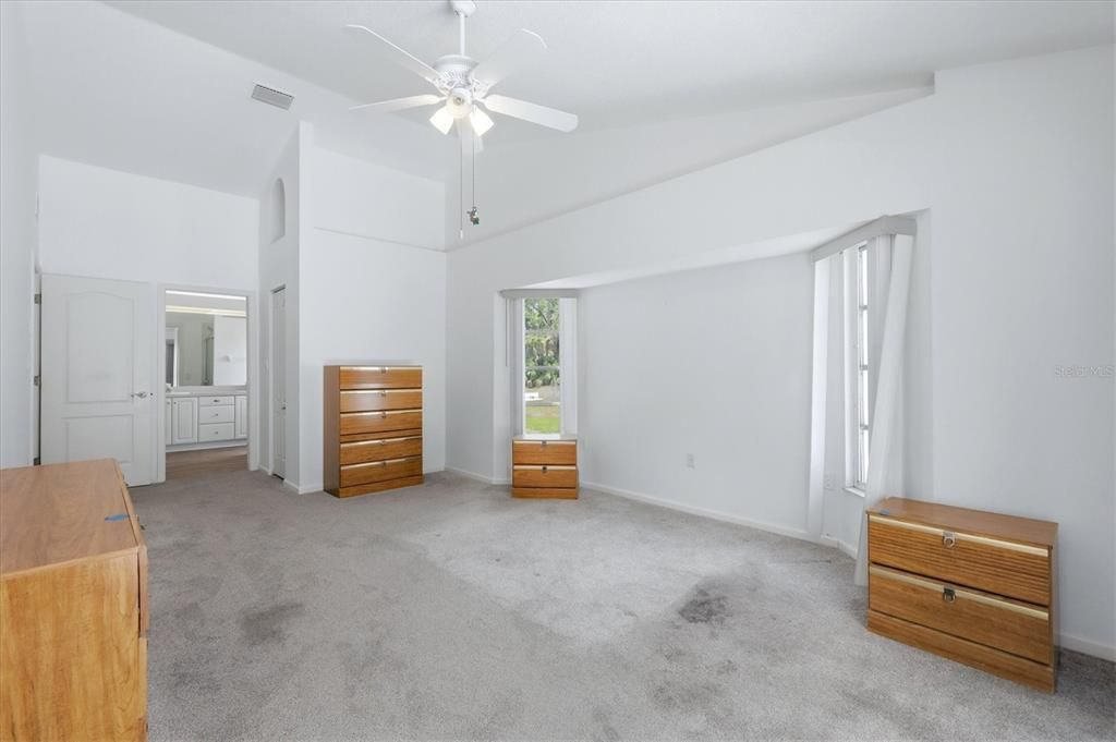 Activo con contrato: $329,900 (3 camas, 2 baños, 1652 Pies cuadrados)