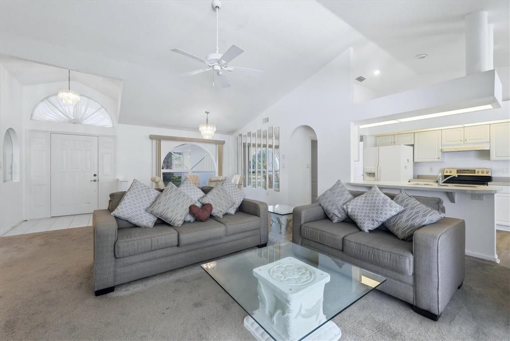 Activo con contrato: $329,900 (3 camas, 2 baños, 1652 Pies cuadrados)