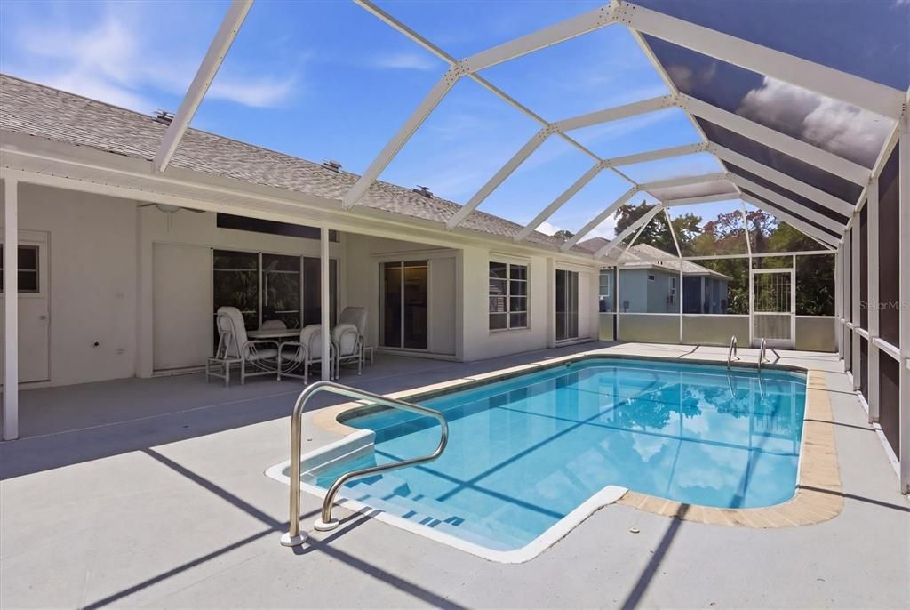 Activo con contrato: $329,900 (3 camas, 2 baños, 1652 Pies cuadrados)