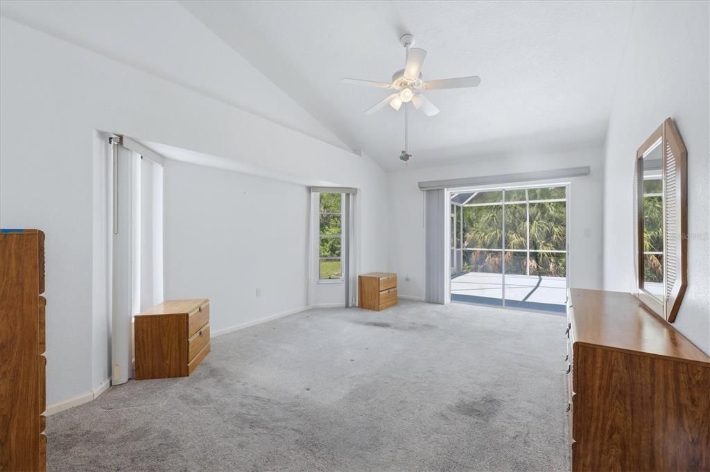 Activo con contrato: $329,900 (3 camas, 2 baños, 1652 Pies cuadrados)